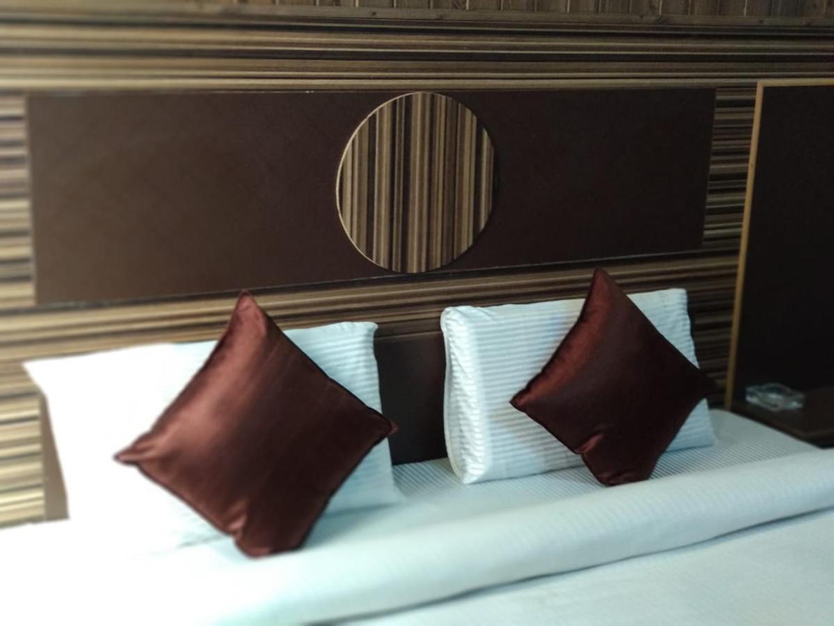 Hotel Pardesi Haridwār Exteriör bild