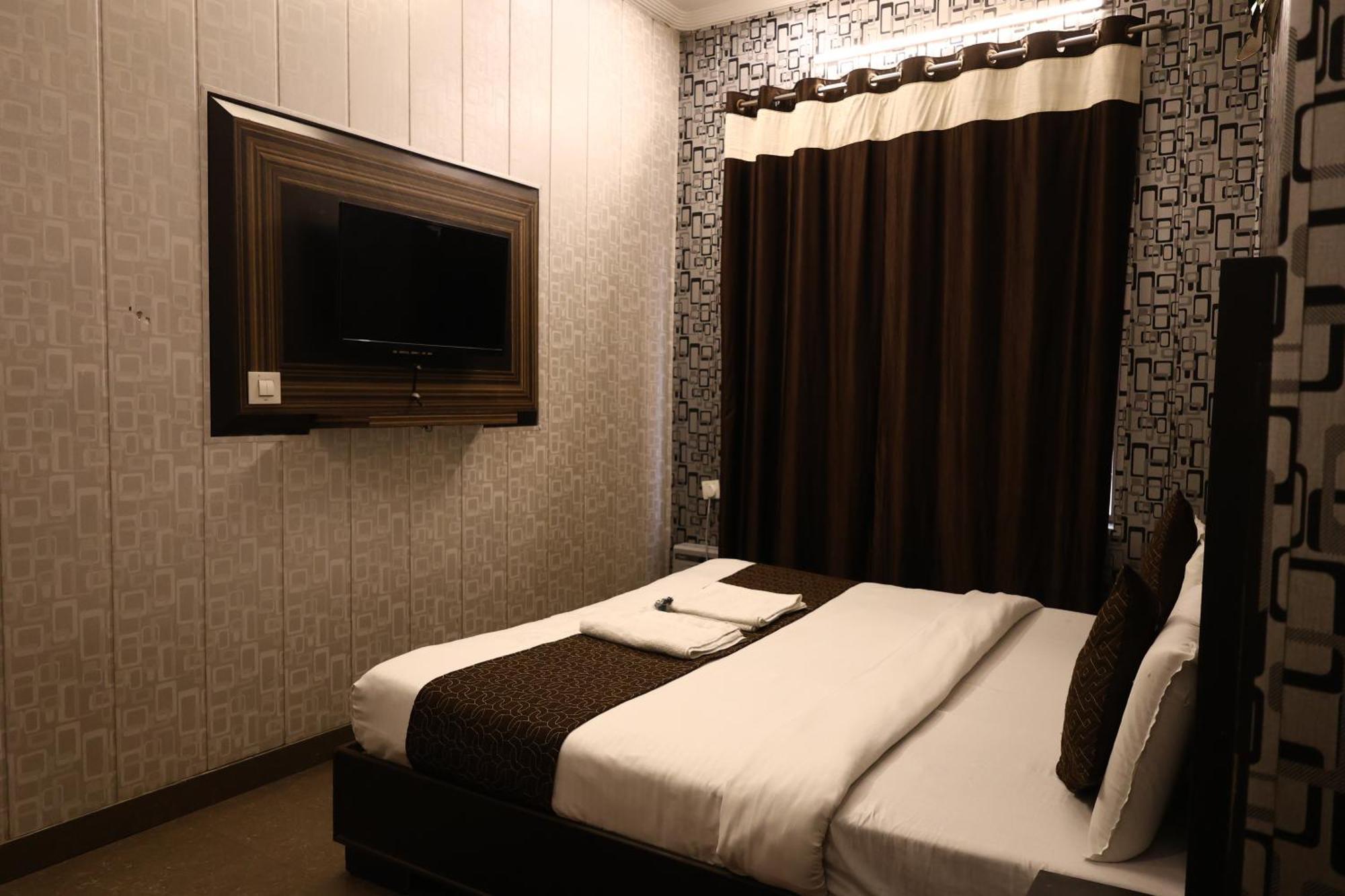 Hotel Pardesi Haridwār Exteriör bild