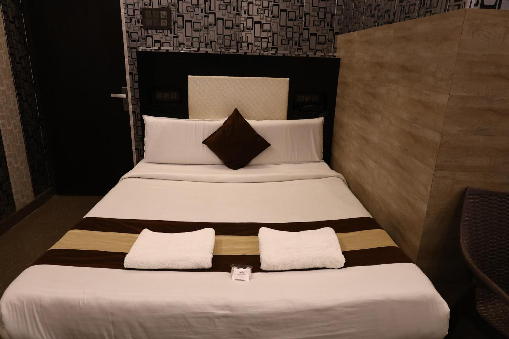 Hotel Pardesi Haridwār Exteriör bild