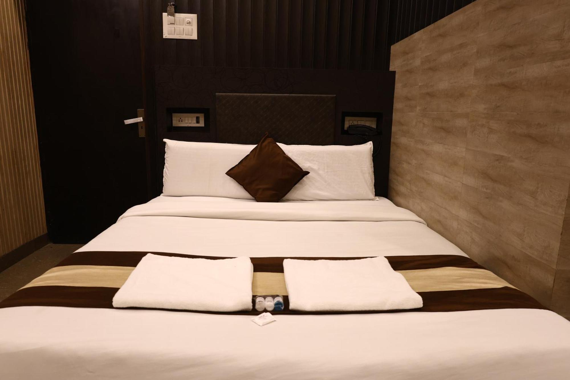 Hotel Pardesi Haridwār Exteriör bild