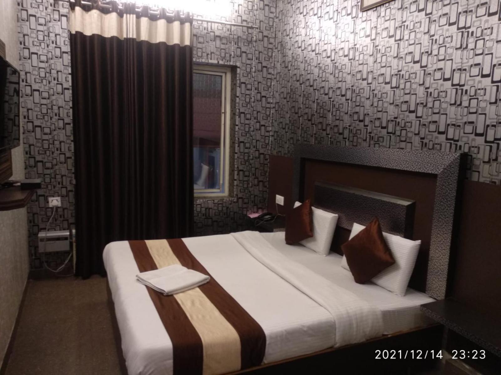 Hotel Pardesi Haridwār Exteriör bild
