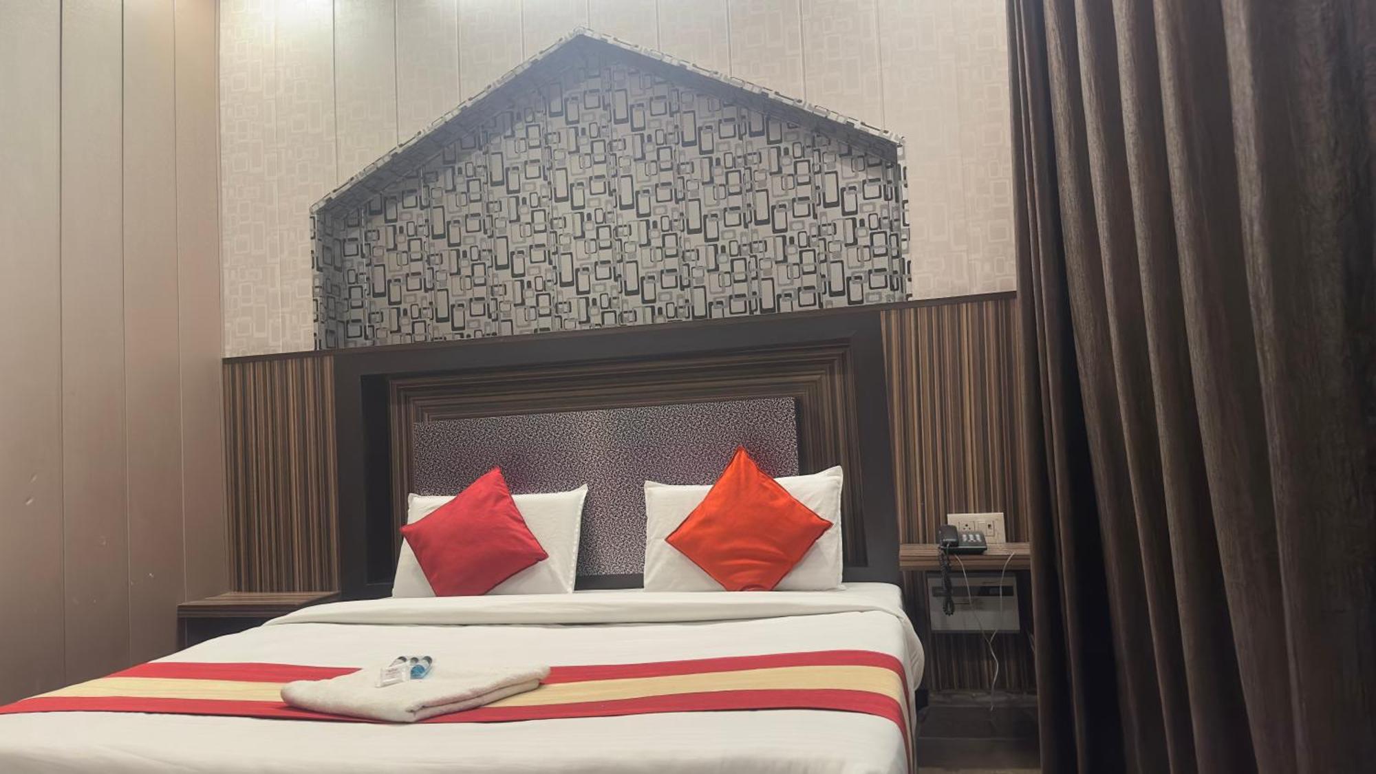 Hotel Pardesi Haridwār Rum bild