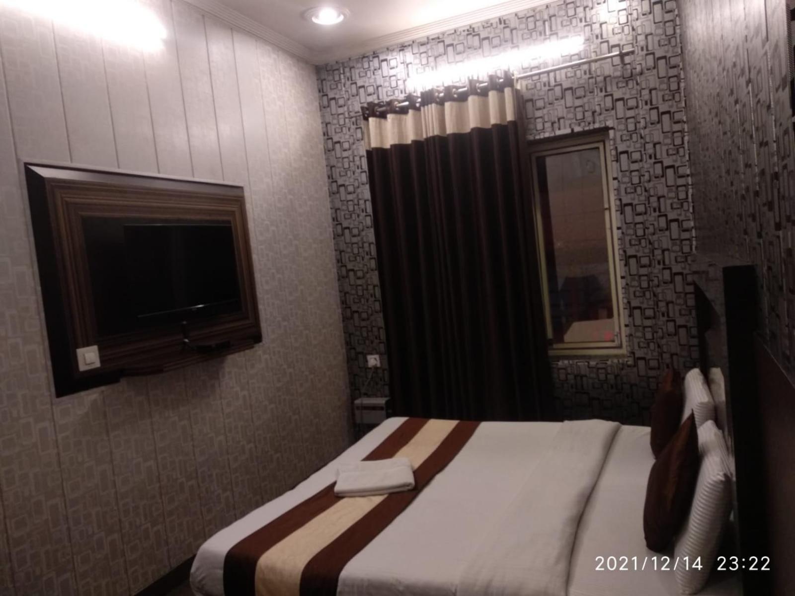 Hotel Pardesi Haridwār Exteriör bild