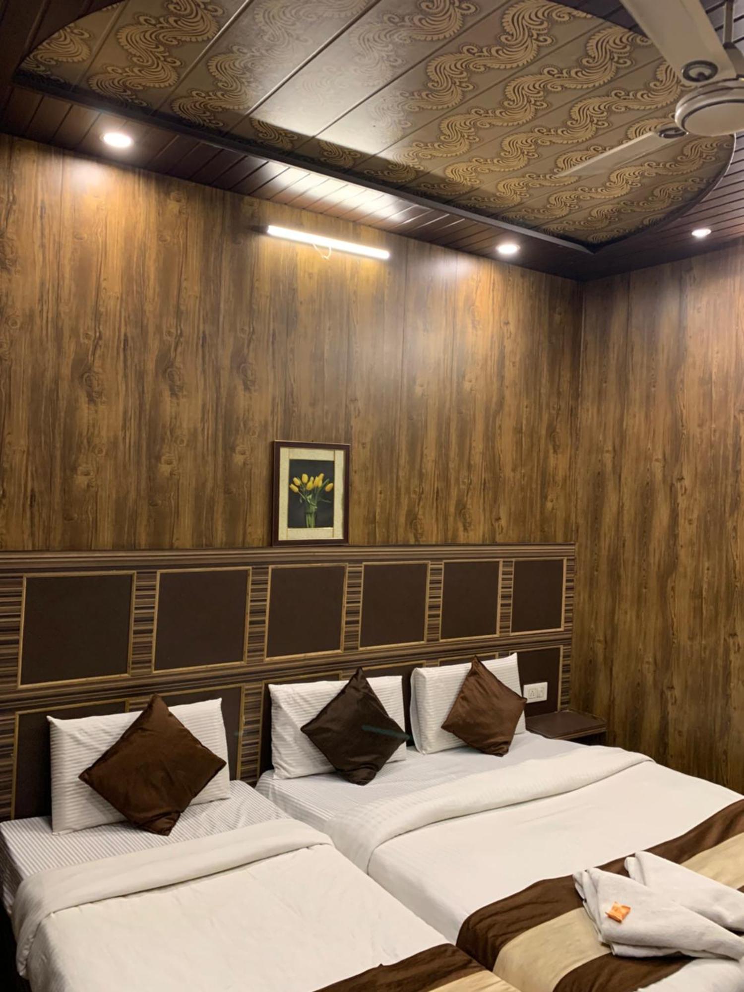 Hotel Pardesi Haridwār Exteriör bild