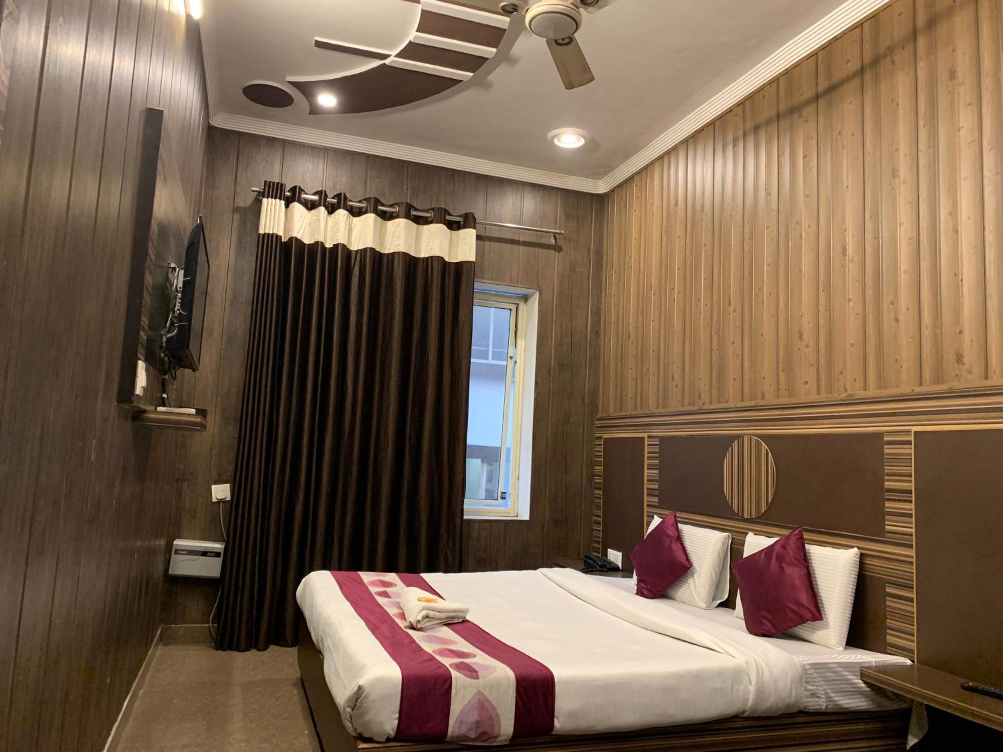 Hotel Pardesi Haridwār Exteriör bild