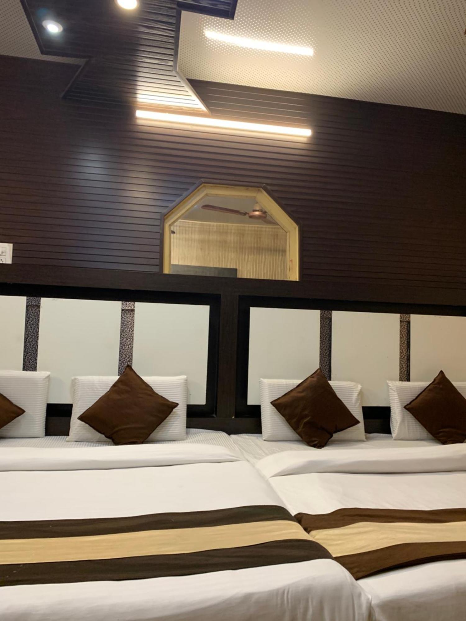 Hotel Pardesi Haridwār Exteriör bild