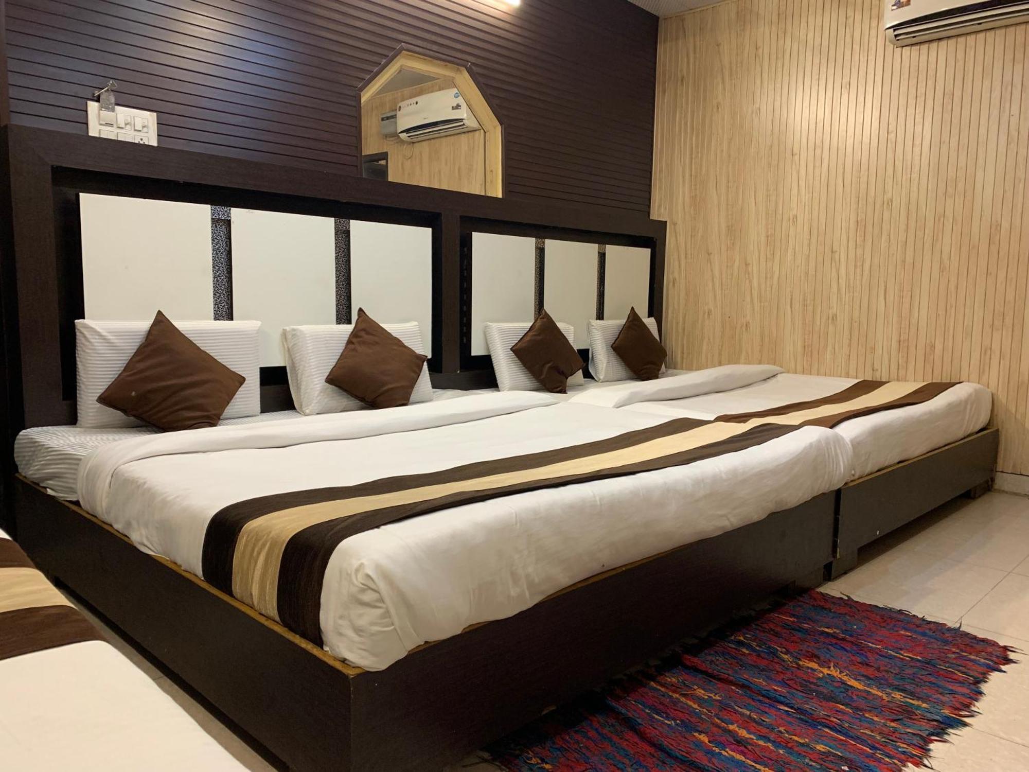 Hotel Pardesi Haridwār Exteriör bild